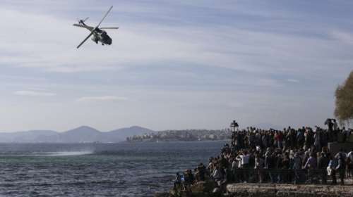 Σκηνικό «πολέμου» ο Φλοίσβος:Εντυπωσιακή επίδειξη της Πολεμικής Αεροπορίας