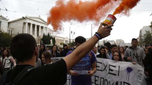 Νερατζοπόλεμος, μολότοφ &amp; χημικά στο εκπαιδευτικό συλλαλητήριο