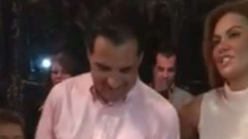 Με τούρτα «Ομήρου Ιλιάδα» τo πάρτι γενεθλίων του Άδωνη-βίντεο