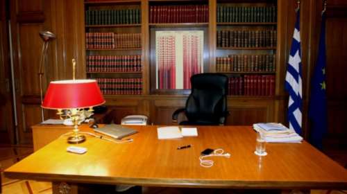 Ανακατατάξεις και στο πρωθυπουργικό γραφείο