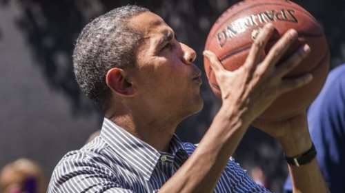 Γιατί ο Ομπάμα παίζει μπάσκετ όποτε στήνονται κάλπες στις ΗΠΑ