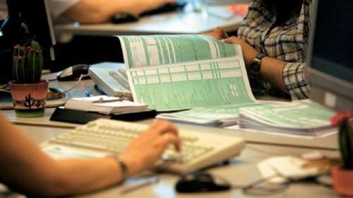 Eπιστροφή φόρου μέσω «συμψηφισμών» ξεκινούν άμεσα οι εφορίες