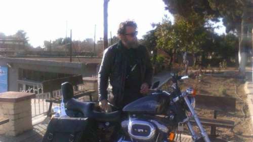 Ξεσηκωμός στον Βόλο για τη μετάθεση του «ιερέα με τη Harley»