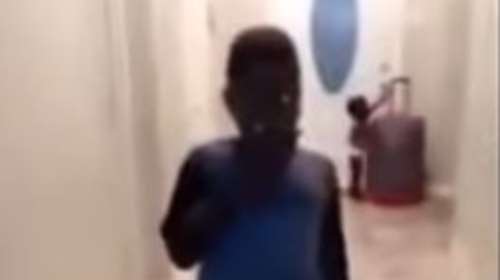 Μαμά διώχνει από το σπίτι τον γιο της γιατί ψήφισε Τραμπ video