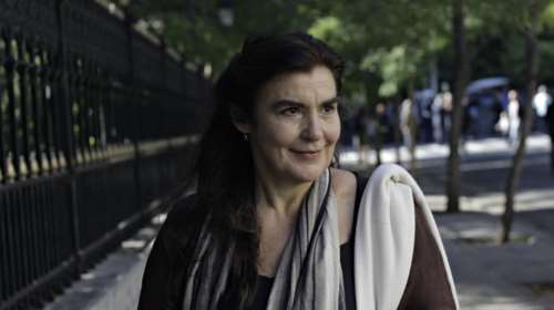 Η υπουργός Λ.Κονιόρδου: «Δεν απολογούμαι που παίζω σε εμπορικό θέατρο»