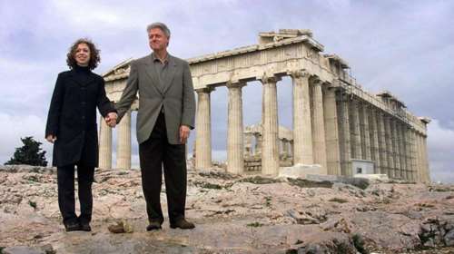 Τα ελληνικά burger και το παρασκήνιο της επίσκεψης Κλίντον το 1999