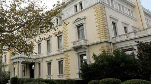 Ο Ομπάμα στο Προεδρικό: Σφυρίδα, γαρίδες αλλά όχι απαραίτητες οι γραβάτες