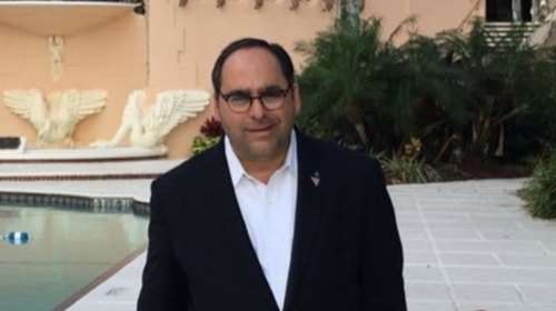 Τζ. Τζιτζίκος: Ένας ελληνοαμερικανός πίσω από τη δημόσια εικόνα του Τραμπ