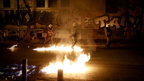 Μολότοφ, συλλήψεις, δακρυγόνα και οδοφράγματα  στο Πολυτεχνείο