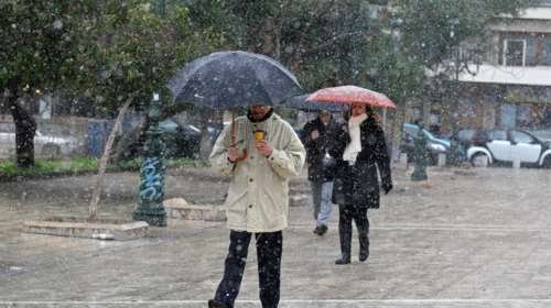 Χιονίζει από το μεσημέρι στην Κοζάνη και την ευρύτερη περιοχή