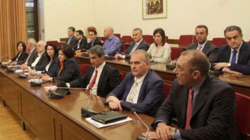 Στέλεχος του ΣΥΡΙΖΑ: Κι εμείς παίρνουμε δάνεια σαν τους άλλους