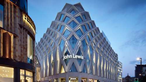 Πρωτότυπη πρόσοψη σε σχήμα διαμαντιού στο εμπορικό κέντρο της Victoria Gate