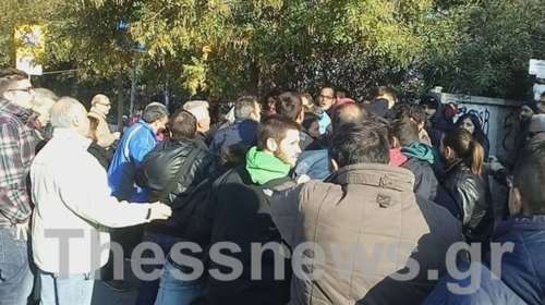 Ένταση στη Θεσσαλονίκη: Δεν άφησαν τον ΣΥΡΙΖΑ να καταθέσει στεφάνι