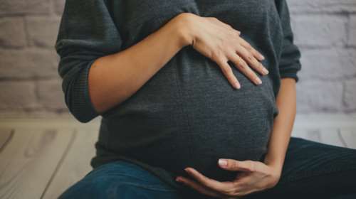 Οι γυναίκες που αργούν να κάνουν πρώτο παιδί ζουν περισσότερο