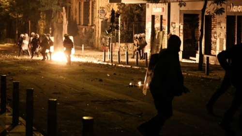 Eσπαγαν και έκαιγαν όλη νύχτα και η ΕΛΑΣ δίνει... συγχαρητήρια!