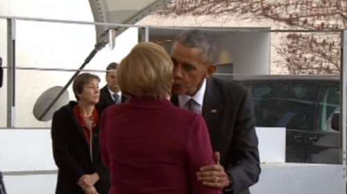 Το φιλί του αποχαιρετισμού της Μέρκελ στον Ομπάμα