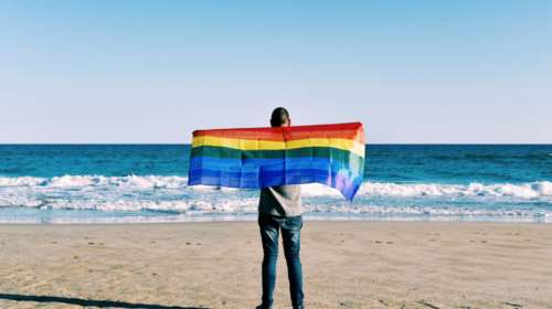 Εκανε μήνυση στο παιδί της επειδή θέλει να αλλάξει φύλο χωρίς την άδειά της