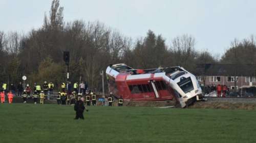 Πολλοί τραυματίες από σύγκρουση τρένου με βυτιοφόρο γεμάτο γάλα