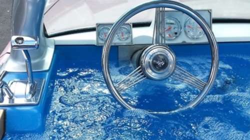 Δύο φίλοι μετέτρεψαν το αυτοκίνητό τους σε τζακούζι