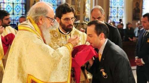 Ο προσωπάρχης του Τραμπ μεταλαμβάνει των &quot;Αχράντων Μυστηρίων&quot;