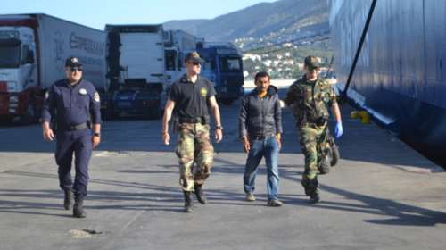 Διαμαρτυρία ιδιοκτητών φορτηγών στη Λέσβο για τους πρόσφυγες