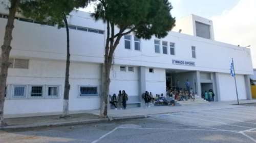 Απίστευτο: Τσιμέντωσαν τις πόρτες σε σχολείο της Ρόδου