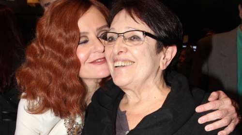 Η σπάνια έξοδος της Αλέκας Παπαρήγα στη θεατρική πρεμιέρα της Δανδουλάκη