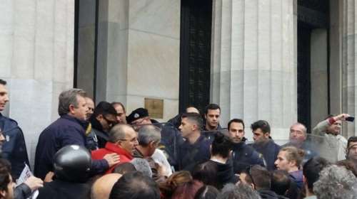 Ενταση σε Αθήνα και Θεσσαλονίκη για πλειστηριασμούς ακινήτων