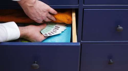 Με λεφτά από τα ...σεντούκια πληρώσαμε φόρους 5 δισ. ευρώ