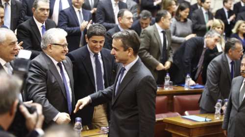 Στη ΝΔ δεν αποκλείουν ο Τσίπρας να ρίξει τη &quot;ζαριά&quot;  των εκλογών