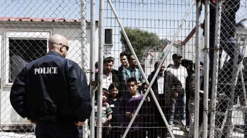 Η ΕΛ.ΑΣ ενισχύει την αστυνόμευση στα νησιά λόγω προσφυγικού