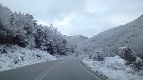 Χιονίζει από το πρωί σε κεντρική και δυτική Μακεδονία