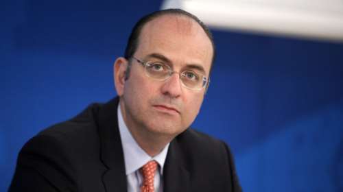 ΝΔ: Η κυβέρνηση φορολογεί και τον καναπέ που καθόμαστε