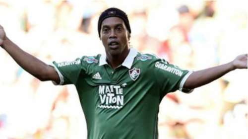 Ο κόσμος πιέζει τον Ροναλντίνιο να παίξει στη Σαπεκοένσε