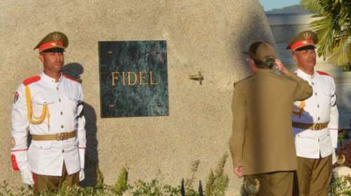 Στο άνοιγμα ενός ογκόλιθου ενταφιάστηκε η τέφρα του Κάστρο