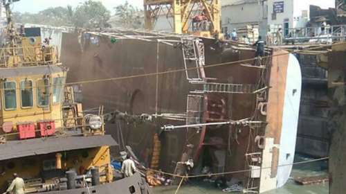 Φρεγάτα καταπλάκωσε δύο εργάτες σε ναυπηγείο της Ινδίας
