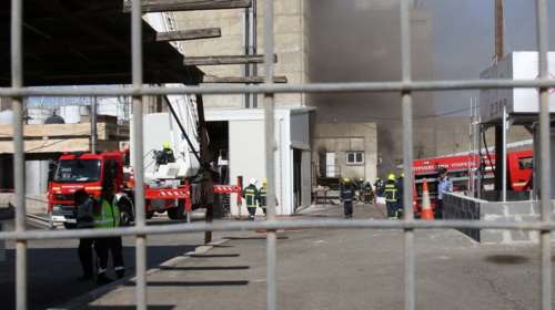 Μεγάλη πυρκαγιά σε βιοτεχνικό κτήριο στην Π. Ράλλη