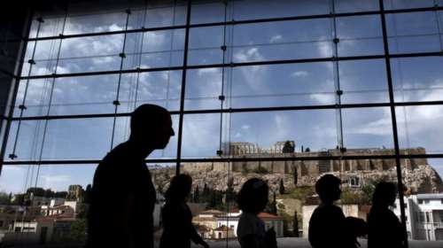 Στον αέρα οι ασφαλιστικές εισφορές για 1,5 εκατ. επαγγελματίες