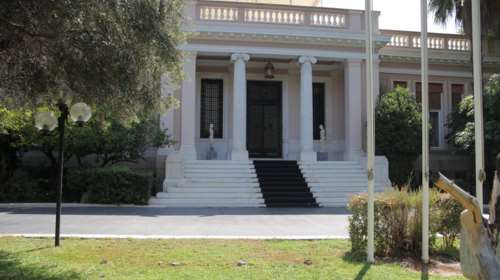 "Amber Alert" στο Μαξίμου για τους εξαφανισμένους υπουργούς