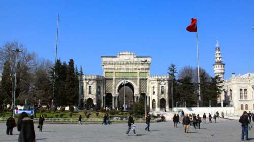 Ενταλμα σύλληψης για 87 στο Πανεπιστήμιο Κωνσταντινούπολης