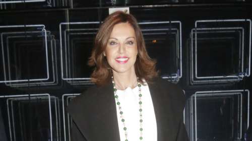 Νέο τρέντι κούρεμα &amp; λάμψη από πέρλες για την Αλ.Παλαιολόγου