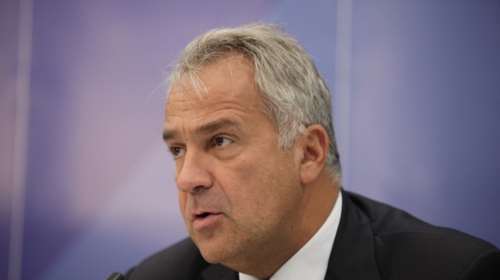 "Ψεύδεται η κυβέρνηση όταν λέει πως δεν θα φέρει νέα μέτρα"