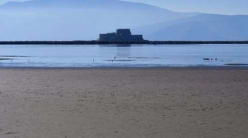 Εξαφανίστηκε η Θάλασσα στο Ναύπλιο. Τι συνέβη;