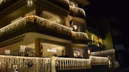 Το χριστουγεννιάτικο σπίτι «υπερπαραγωγή» είναι ελληνικό