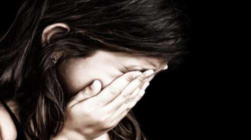 Λάρισα: &quot;Δεν έπεσα από τα σύννεφα&quot; λέει η μητέρα της 4χρονης - Η σύλληψη για ασέλγεια σε βάρος του παιδιού