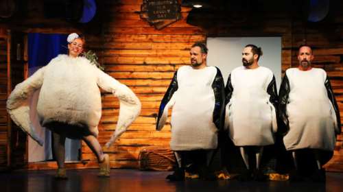 «Στην Κιβωτό στις οκτώ»: Μία έκτακτη παράσταση μέσα στα Χριστούγεννα