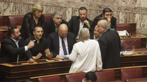 Οι παράξενες σχέσεις στελεχών του ΣΥΡΙΖΑ με τη Χρυσή Αυγή