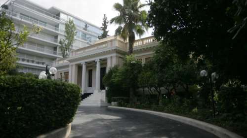 Στο &quot;ευτυχές...2015&quot; με κάλπη-κα παιχνίδια από την κυβέρνηση