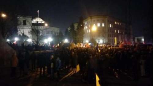 &quot;Κλειστή&quot; η πολωνική βουλή καθώς την&quot;πολιορκούν&quot; διαδηλωτές (ΒΙΝΤΕΟ)