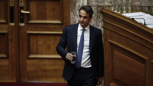 Ενα «παρών» που προκάλεσε απορίες και αναταράξεις μέσα στη ΝΔ